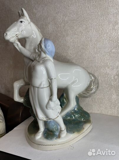 Статуэтки женщина с конем и женщина с рыбой