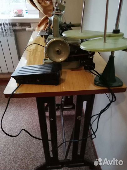 Оверлок для швейной машины со столом