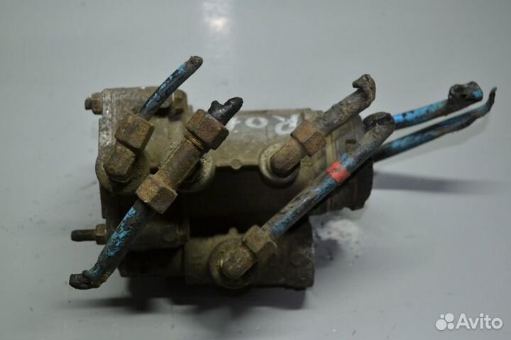 Кран управления тормозами прицепа renault trucks M