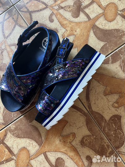 Босоножки guess