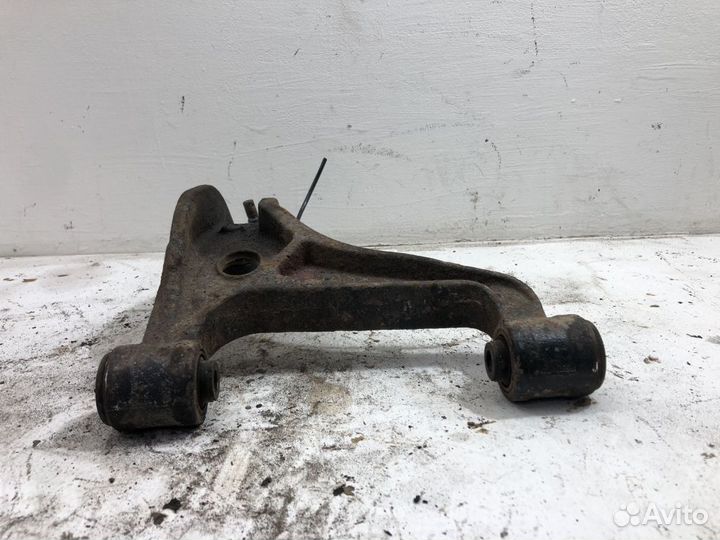 Рычаг задний верхний левый 4620265J01