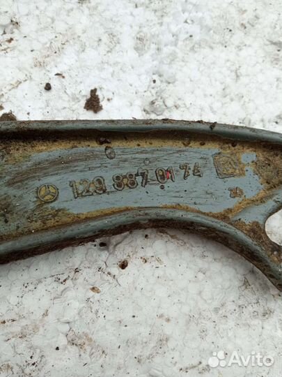 Mercedes W140 кронштейн пружины петли капота