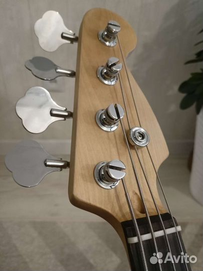 Бас гитара stagg