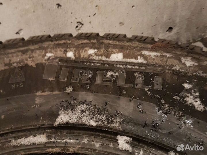 Pirelli Winter Carving Edge SUV 225/70 R15