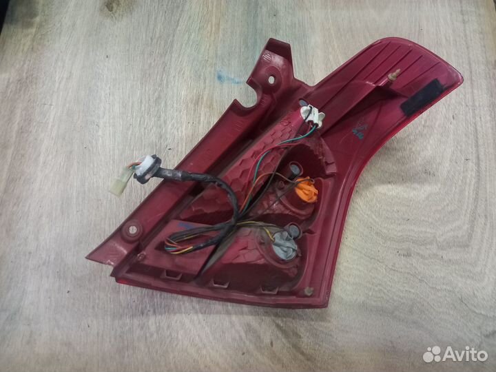 1333 Стоп-сигнал задний левый Suzuki Swift ZC71S