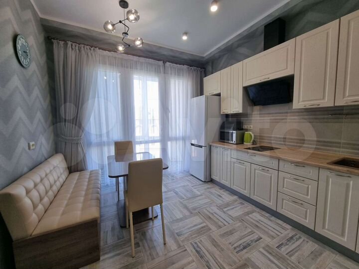 2-к. квартира, 55 м², 2/4 эт.