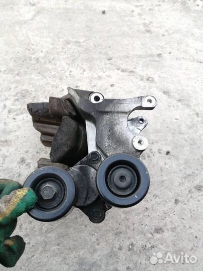 Кронштейн Нятяжитель Хендай Санта фе 2.0 тди