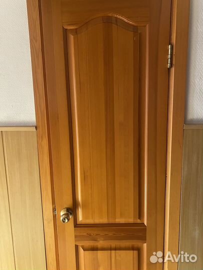 Дверь входная деревянная