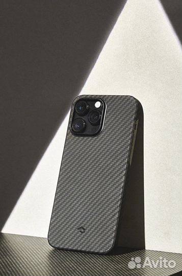 Чехлы Pitaka iPhone