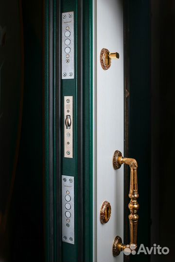 Дверь входная утепленная с ковкой