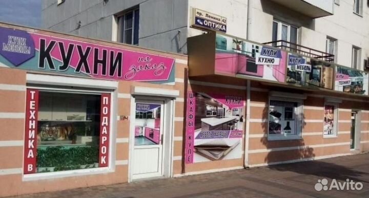 Стол с глянцевыми фасадами в наличии