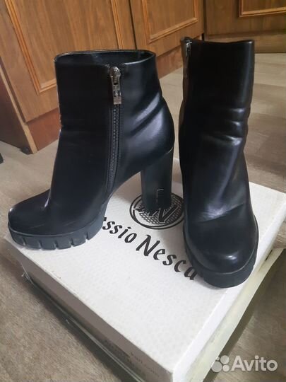 Ботильоны женские с серебристой вставкой