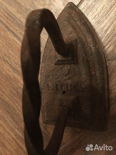 Старинный утюг(чугунный)
