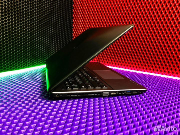Ноутбук Asus для офисной работы