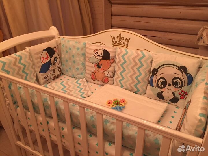 Полный комплек бортиков в кроватку