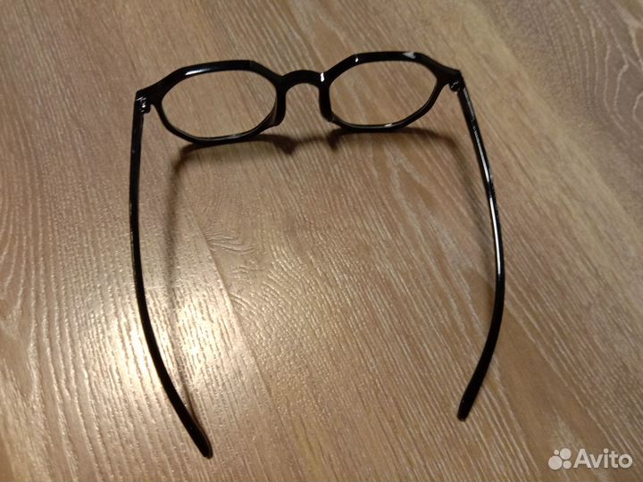 Очки солнцезащитные