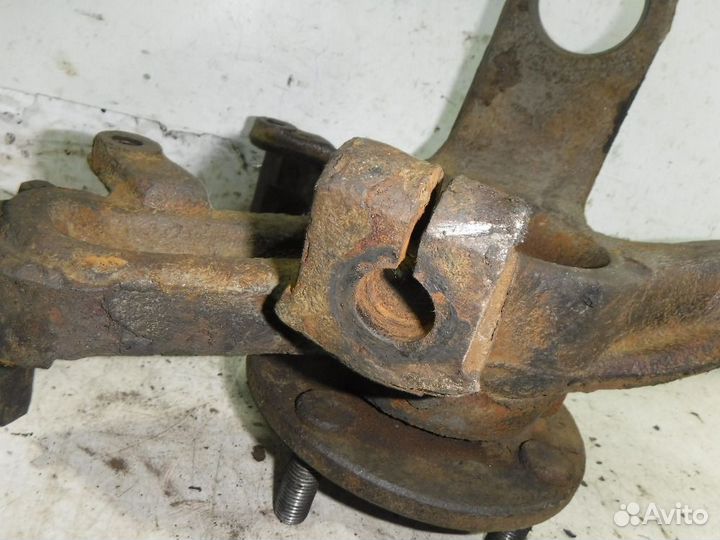 Кулак передний правый Ford Focus I