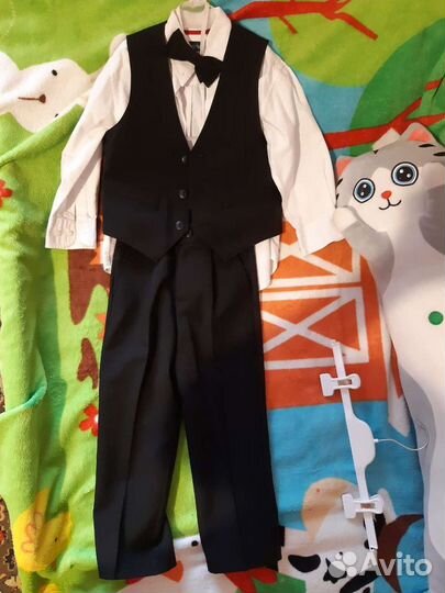 Костюм: рубашка, брюки, жилетка, бабочка