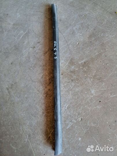 Уплотнитель стекла Volvo S40