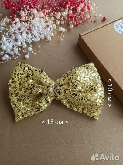 Бант с пайетками на заколке