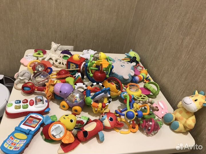 Развивающие игрушки для малышей пакетом