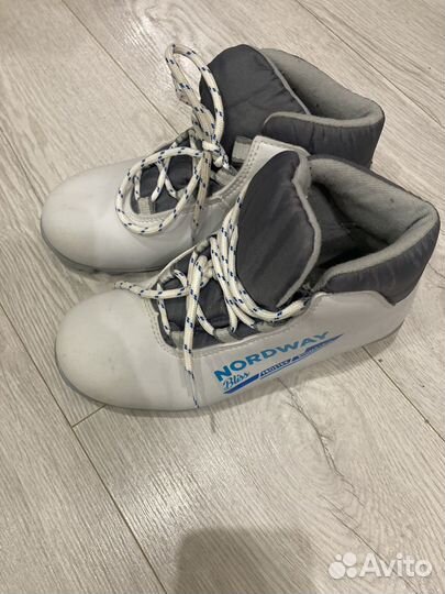 Лыжные ботинки