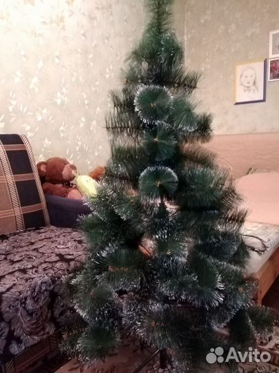 Елка искусственная (сосна) 1,4 м+гирлянда