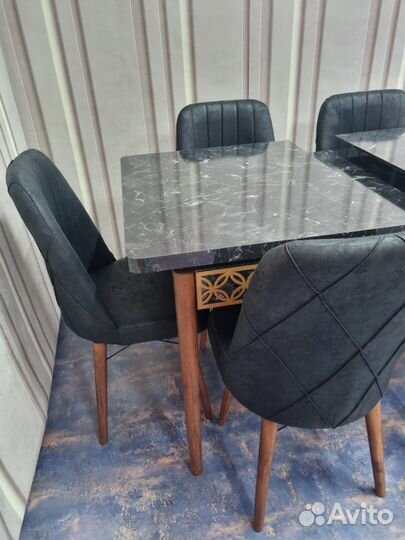 Стол раскладной и стулья