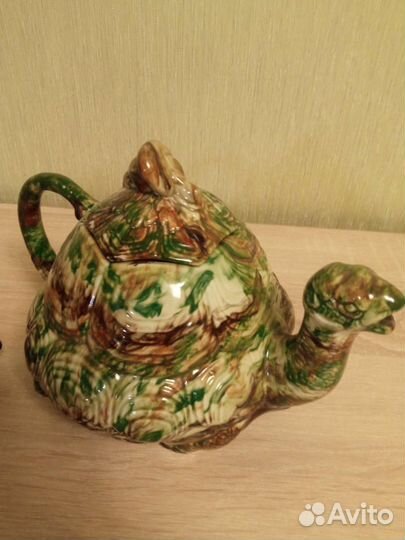 Заварочный чайник и сахарница