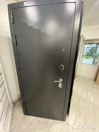Дверь входная новая