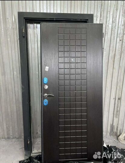 Дверь входная металлическая