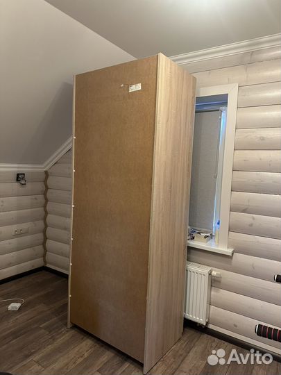 Шкаф распашной двухстворчатый глянцевый