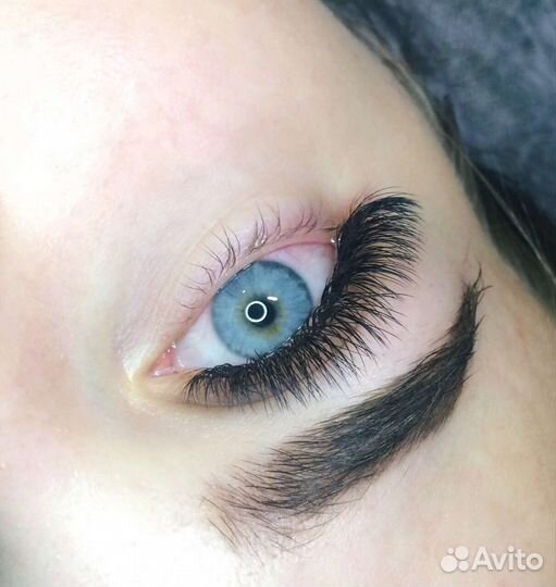 Модель на наращивание ресниц