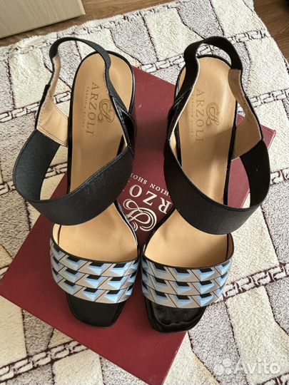 Босоножки Arzoli