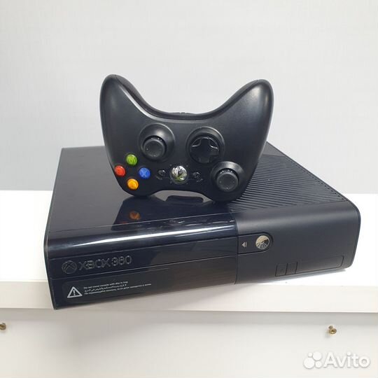 Xbox 360 E 250GB + 7 игр и комплект