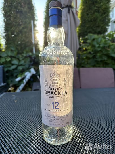 Пустая бутылка от виски для коллекции