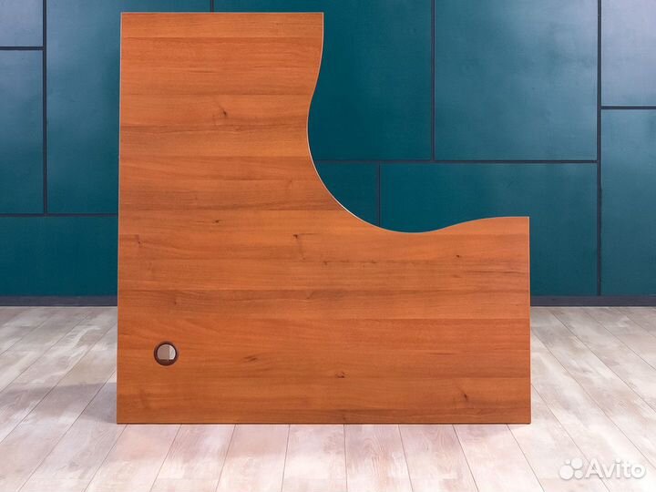 Офисный угловой стол