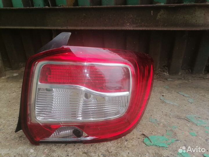 Задняя фара на renault logan 2