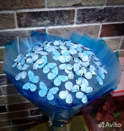 Букет из бабочек и мыльных роз. В наличии