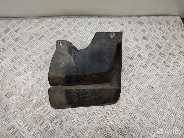 Брызговик передний левый Toyota Land Cruiser Prado