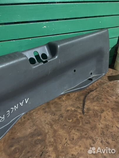 Накладка замка багажника Mitsubishi Lancer 9