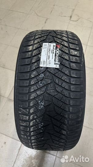 Yokohama BluEarth Winter V905 285/35 R21 и 325/30 R21 108V