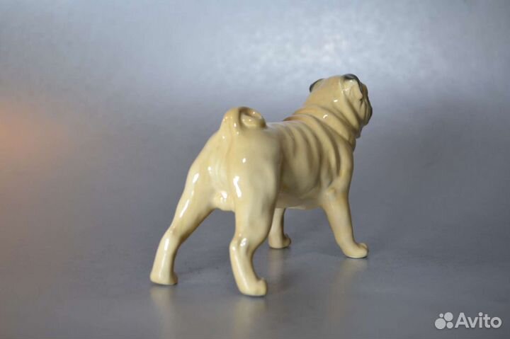 Мопс фарфоровая статуэтка
