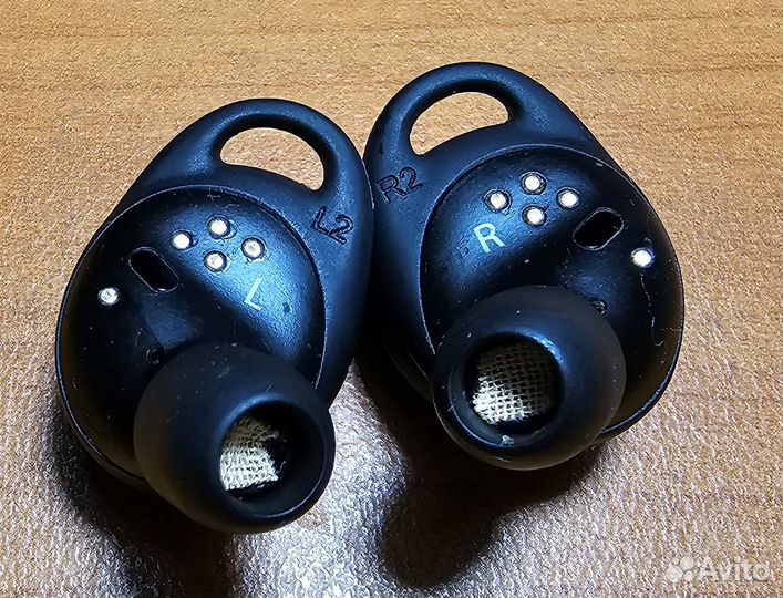 Беспроводные наушники samsung gear iconx