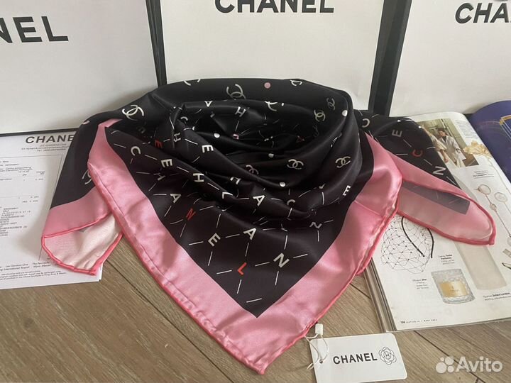Платок шелковый в конверте с пакетом Chanel