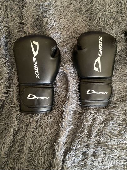 Боксерские перчатки Demix 14oz
