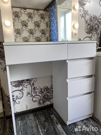 Туалетный столик