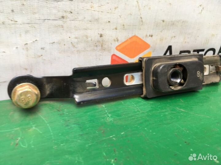 Механизм регулировки ремня безопасности передний