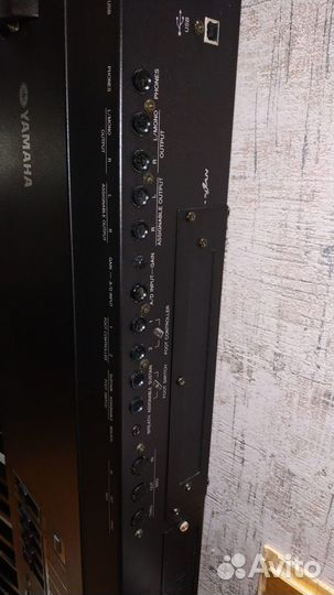 Синтезатор Yamaha S90