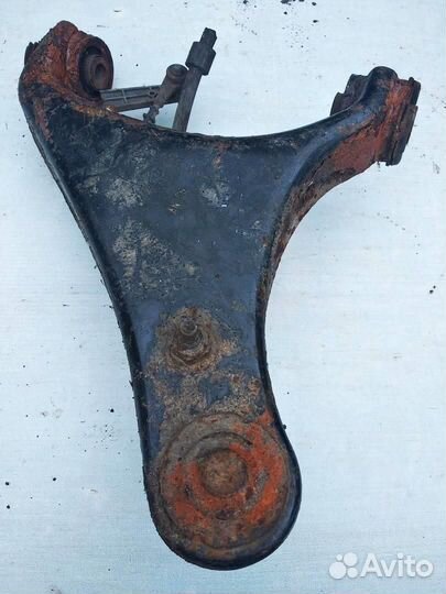 Рычаг передний верхний правый RBJ500222